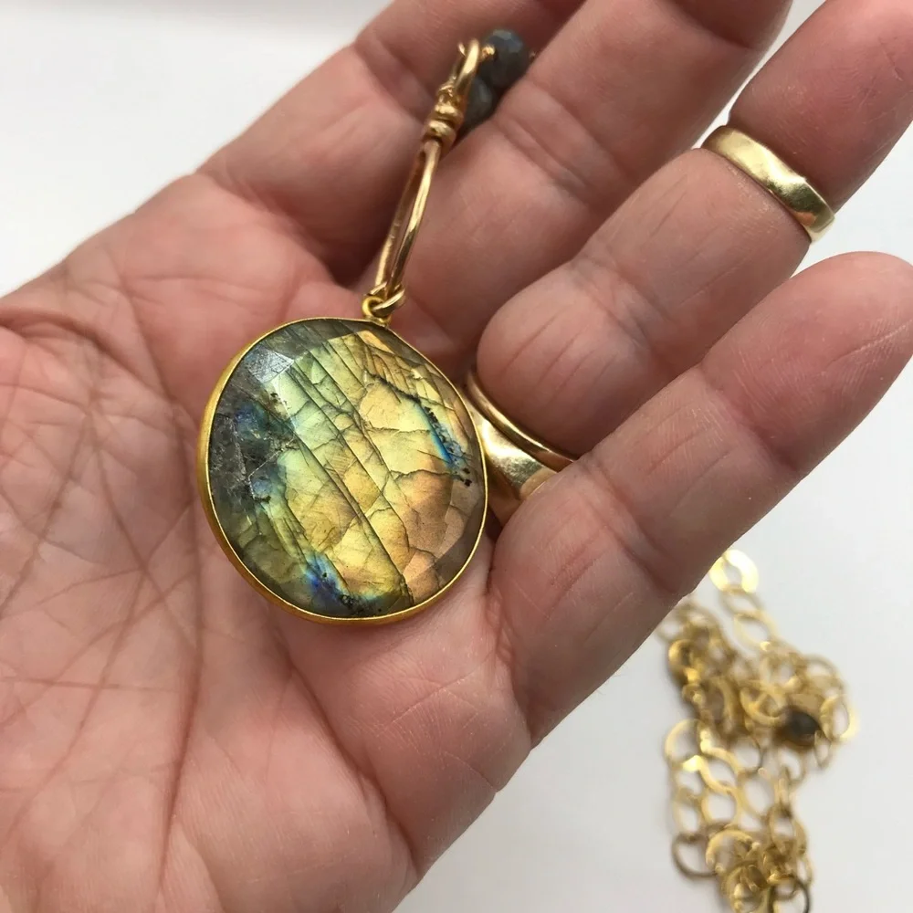 Elegant Long Gold-Tone and Faux Stone Pendant Necklace - Picture 10 of 11